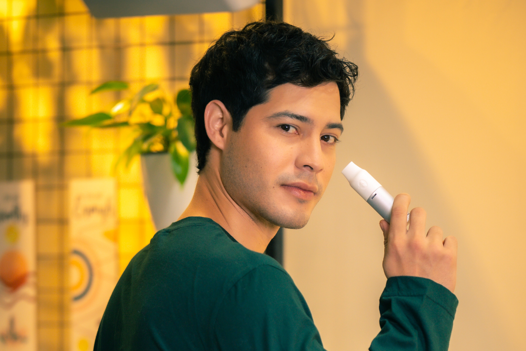 Man holding device - Bre-Z
